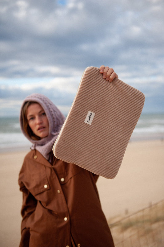 Housse d'ordinateur en velours côtelé - Muësa