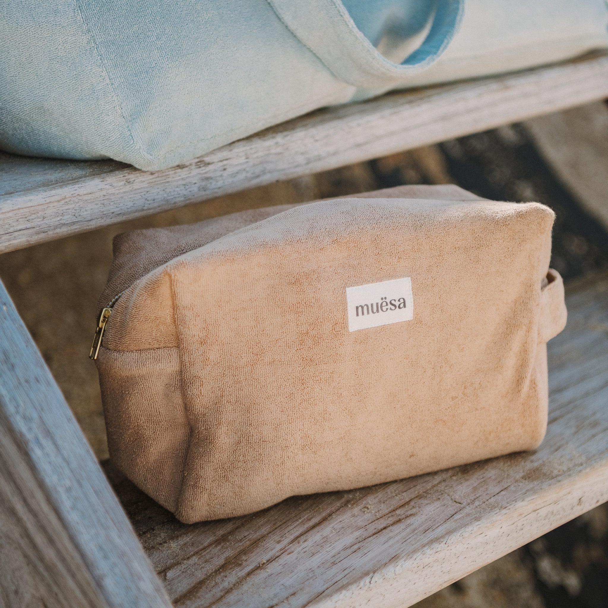 Trousse de toilette en éponge
